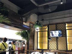 大堂-洪氏嗨捞·广东猪肚鸡·椰子鸡火锅(西咸万象城店)