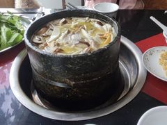 -南渝食府.墨脱石锅松茸鸡