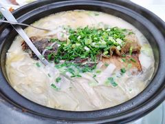 招牌秘制鱼头砂锅-老大同酒家·糟卤·本帮菜(中山公园店)
