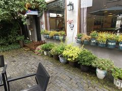 -小草屋轰趴馆别墅派对新场团建家庭聚会