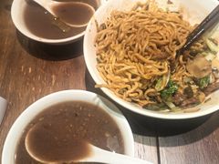 生爆牛肉面-寻裕记·现炒浇头面(人民广场店)