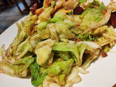 花蚬子肉炒牛心菜-顺承小院儿