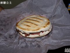 腊牛肉夹馍-刘纪孝腊牛羊肉(北广济街店)