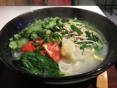 原汤豚骨米线-蒙小妹骨汤饭.米线(新光路店)