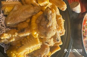 Egg Yolk Chicken Wings with Corn in Clay Pot