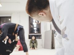 -菠萝格斗巴西柔术训练馆