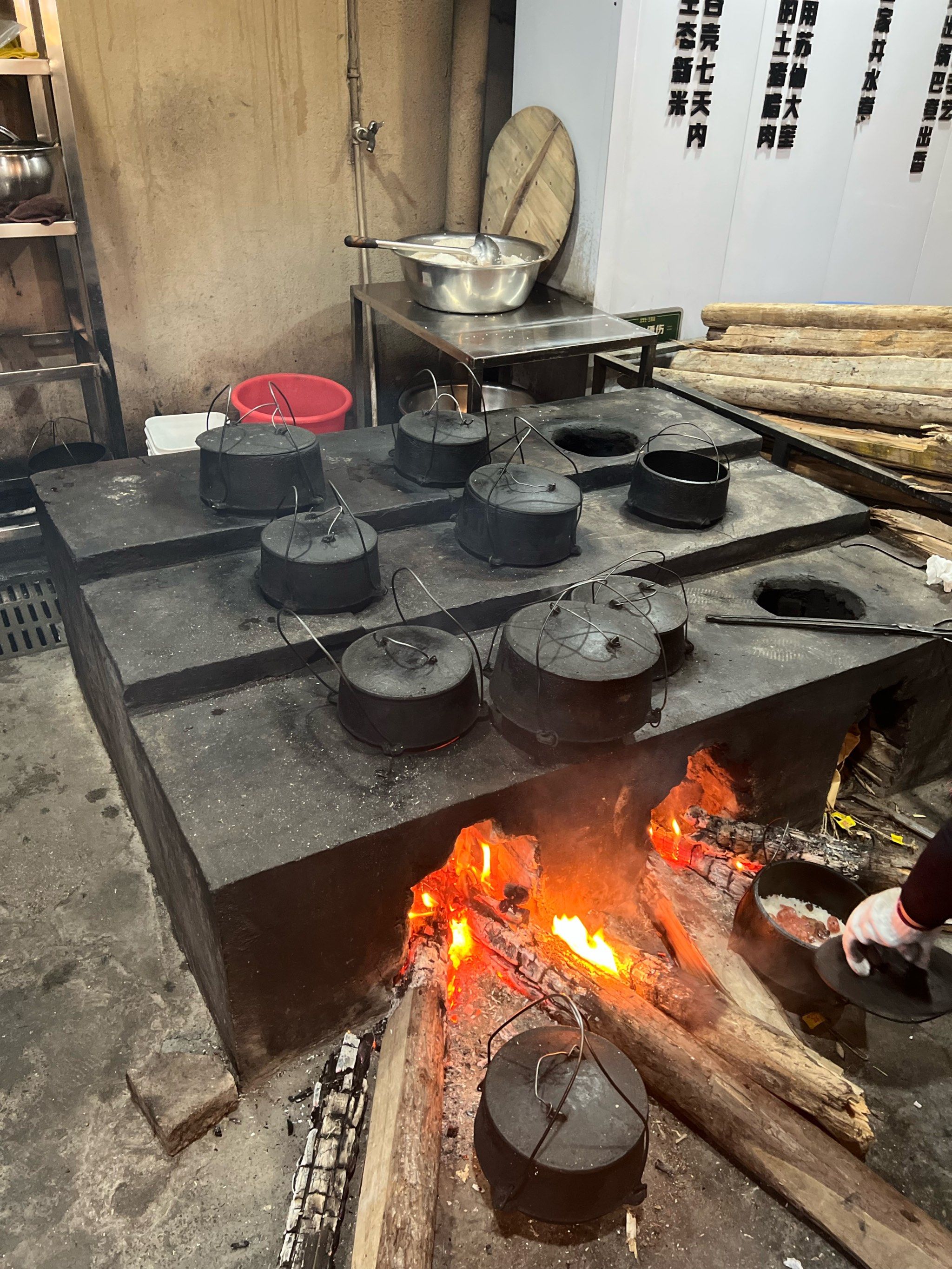 打卡郴州很火的火车头食堂