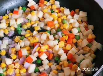 饼：手抓饼两块，一块做底