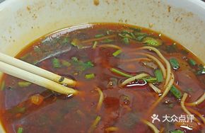 Spicy and Sour Duck Blood Noodles