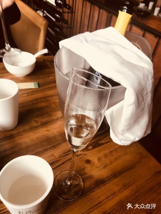 胡桃里音乐酒馆起泡酒图片 - 第1张