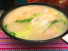 -香巴拉云南餐厅(华莱坞店)