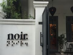 -Noir. Dining in the Dark