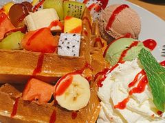 水果华夫饼-Lia Cafe Bar Restaurant松山咖啡屋