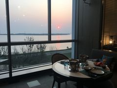 靠窗位-新食谱全日制餐厅·苏州苏州湾艾美酒店