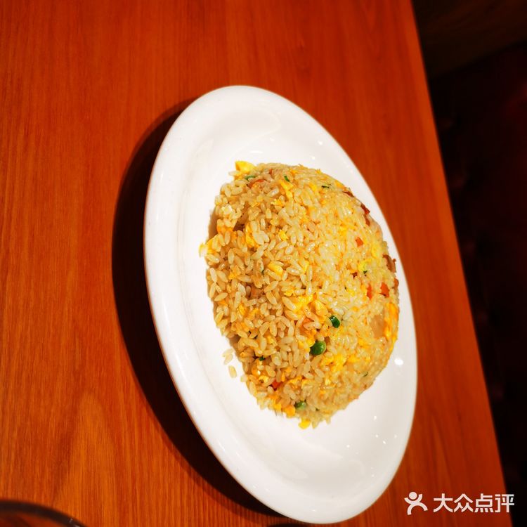 酒家还是很广式的，粥和干炒牛河都很正点