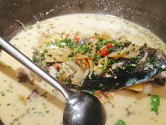 煎香酸菜半边鱼-渔悦潇湘·酸菜煮鱼(岳麓山店)