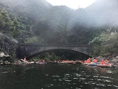 -安吉龙王山峡谷漂流