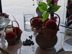 杨梅鳕鱼球-柳莺湖上·湖景餐厅·江南菜(西湖店)