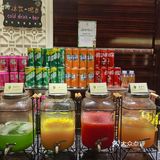 自助餐厅是一个让人吃饱喝足的地方