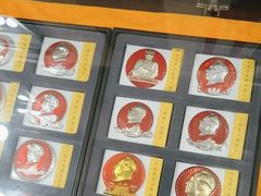 -毛泽东像章珍藏馆