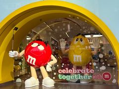 -m豆巧克力世界(上海世茂广场店)