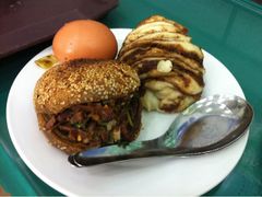 烧饼夹肉和麻酱画卷-护国寺小吃(新街口店)