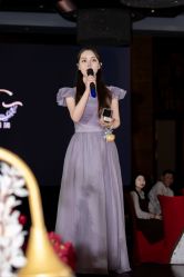 -不晚国际婚纱礼服