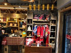 -老牌坊云南鱼豆花火锅(爱建店)