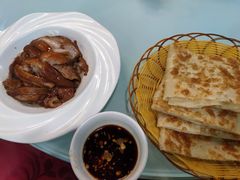 烙饼卷肘子-生活本该如此北京小馆(周庄嘉园店)