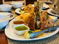 -Chom Cafe and Restaurant