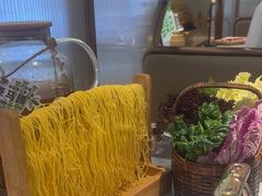 -洪氏嗨捞·广东猪肚鸡·椰子鸡火锅(西咸万象城店)