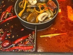 -老牌坊云南鱼豆花火锅(哈西万达店)