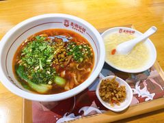 -呷佬·长沙手工米粉(金沙江路店)