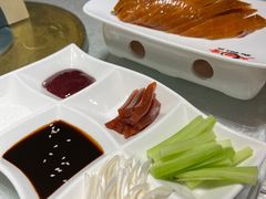 精品三吃烤鸭-大碗居·烤鸭·鱼头泡饼(天坛东门店)