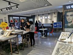 -宏宇眼镜蔡司依视路折扣店(兆佳眼镜城店)