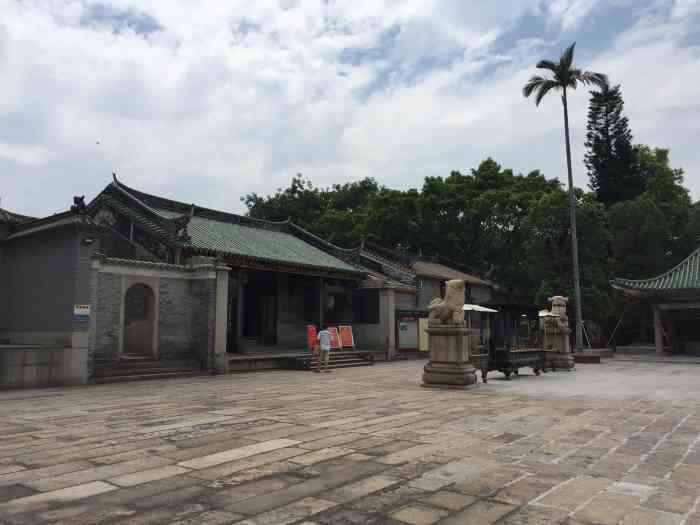 洪圣公园-"香火鼎盛的洪圣公园,就在潮连江边旁,还能.