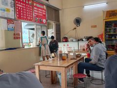 -鹿寨小何螺蛳粉店
