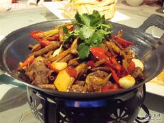 干锅牛腩-小巴辣子川湘菜餐厅(星游城店)