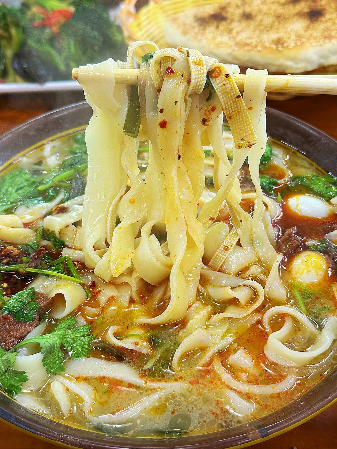 有一点我就很纳闷,为啥在河南随便走进一家烩面