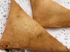 咖喱吞拿鱼角-喜莲咖啡