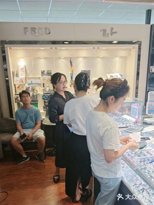 黄益静眼镜行图片