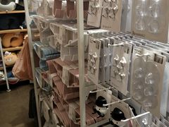 -名创优品(北京新中关购物中心地铁层店)