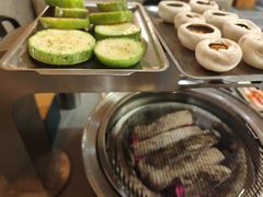 -围炉肉舍•炭烤活鳗•丹东海鲜烤肉(步行街店)