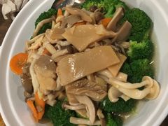 什锦炒菌菇-五星海南鸡饭餐馆(东海岸路店)