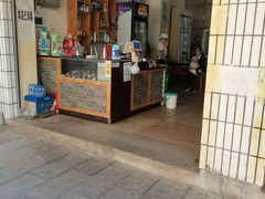 -鸿浩扒猪脚米线