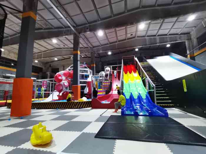 嗨蹦hi boom蹦床工厂·蹦床公园-"我是和我闺蜜一块儿去的.我生日?