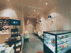 -钟书阁(群光广场店)