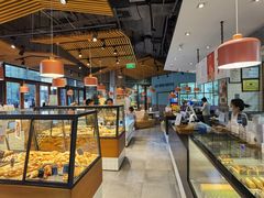 面包甜点陈列柜-Dough&Joe团憩(瑞虹天地月亮湾店)