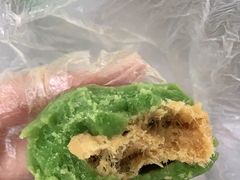蛋黄肉松青团-沈大成(南京东路店)