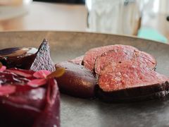 鹿肉 ̊ 慢燉鹿頸肉和鴨肝 ̊ 紅菜頭 ̊ 紅葡萄酒 ̊ 梅 ̊-Amber(置地文华东方酒店)